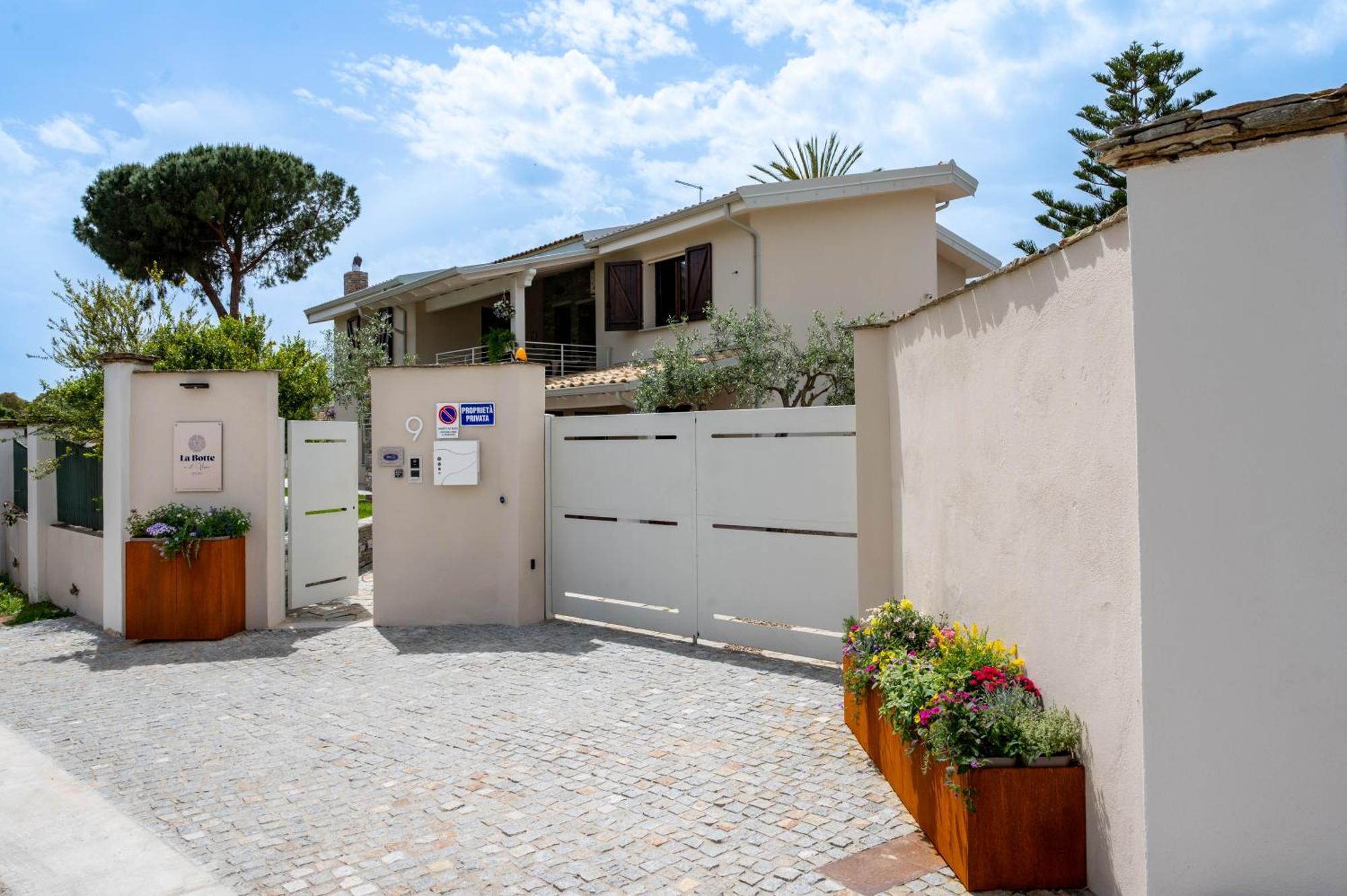 La Botte E Il Vino Rooms Capoterra Luaran gambar