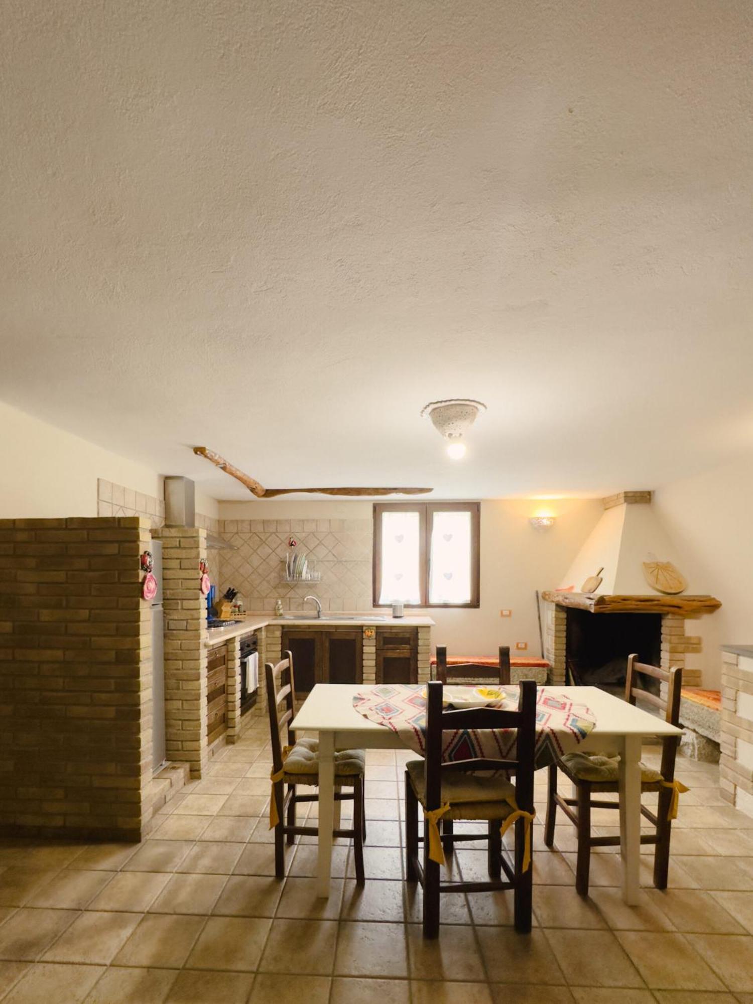 La Botte E Il Vino Rooms Capoterra Luaran gambar